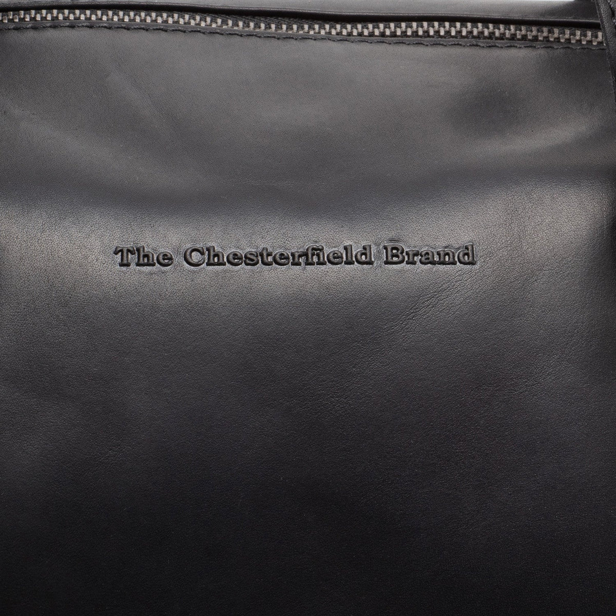 100% Full-Grain Wax Pull-Up 100% Full-Grain Leather Grain Texture &amp; Handcrafted Patina Detail