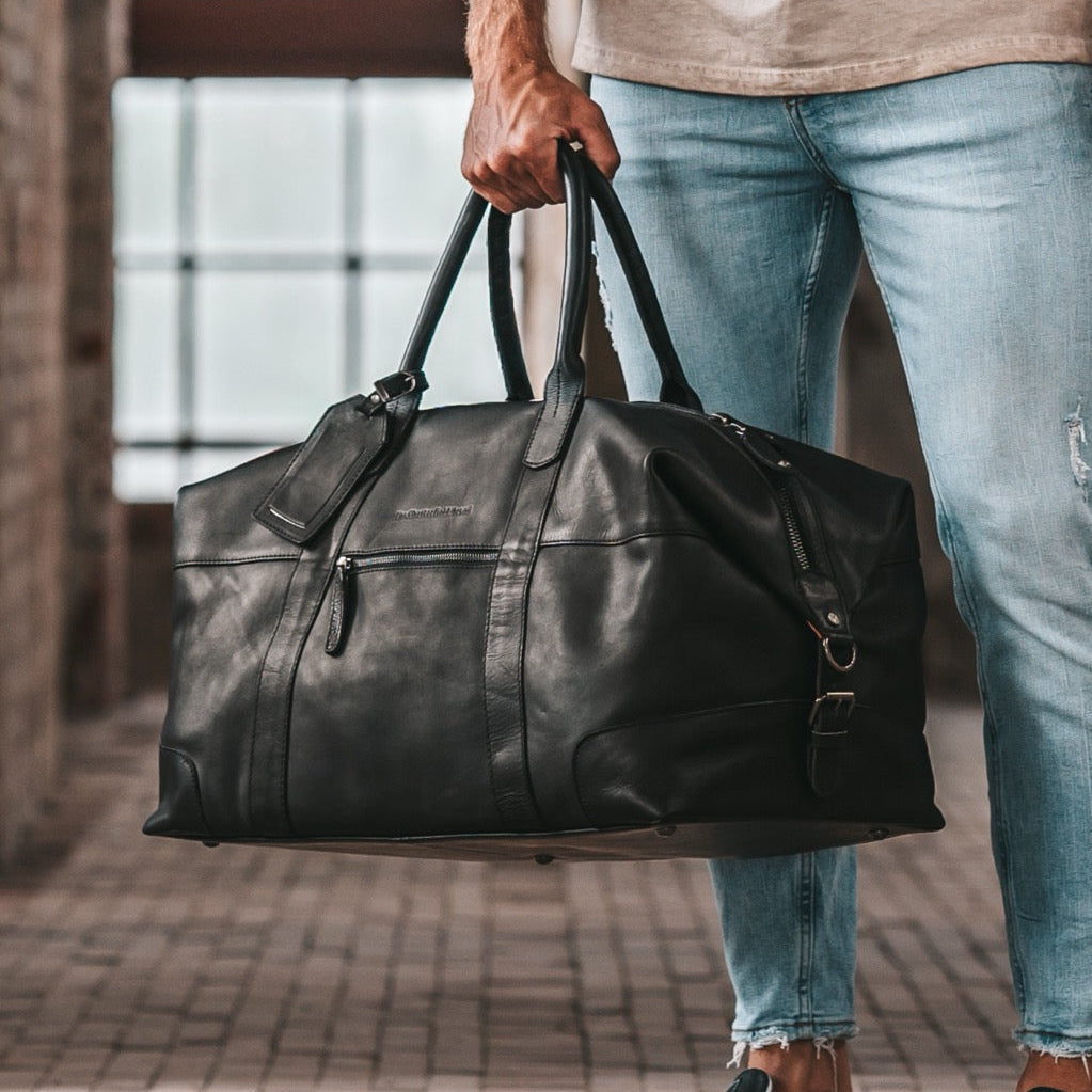 
Classic 100% Full-Grain Leather Duffle Bag - Rückansicht mit verstärkten Lederträgern & handwerklichen Nähten