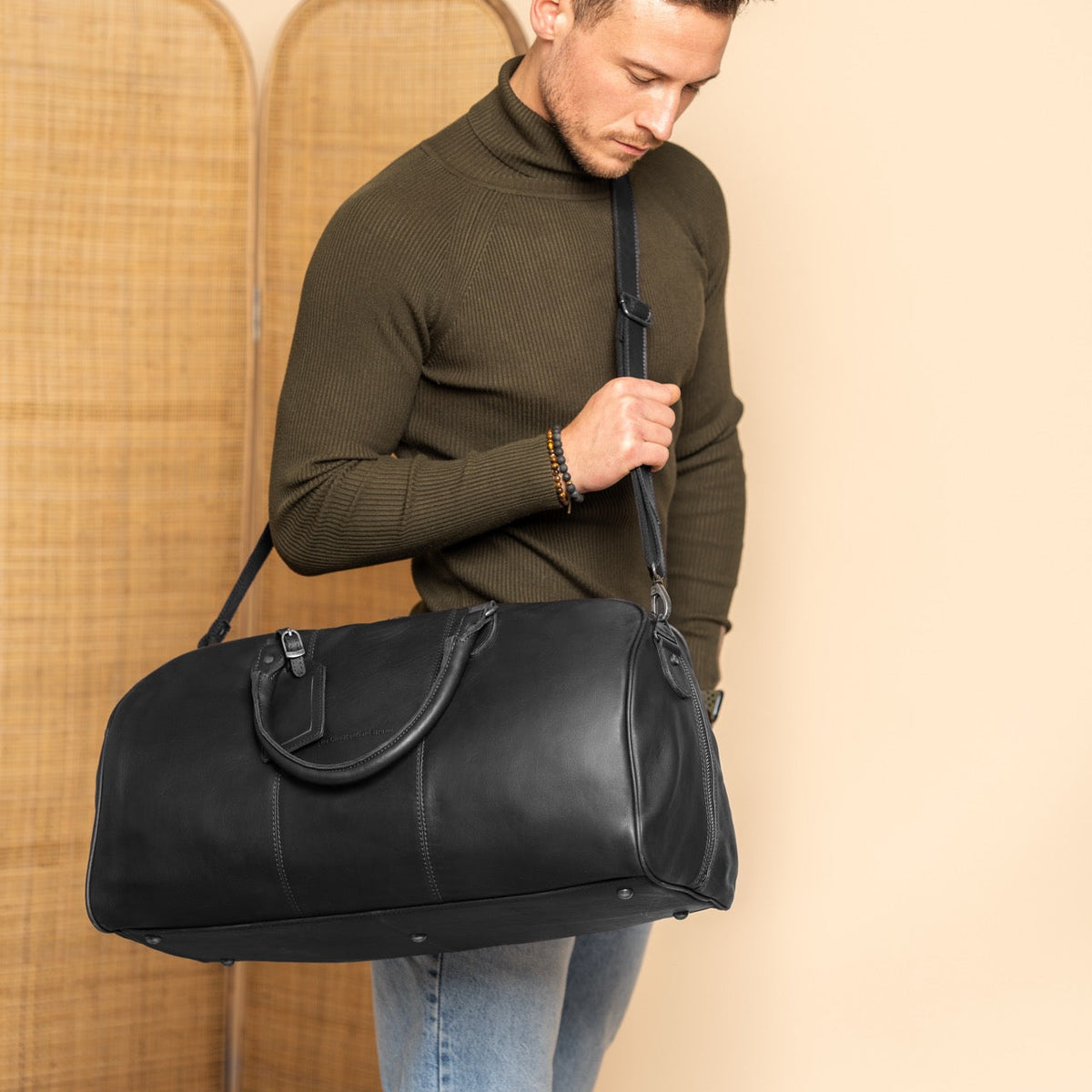 William Full-Grain Leather Weekender Bag für Damen - Structured Side Profile Showing Gusset Depth &amp; Expansion Capacity