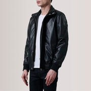 
Lester Braun Suede Leder-Bomberjacke für Herren For Men - Seitenansicht mit ergonomischem Ärmelschnitt & sportlicher Passform