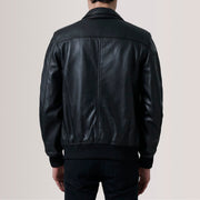 
Detailansicht of Classic Collar & Zipper Hardware on Lester Braun Suede Leder-Bomberjacke für Herren For Men