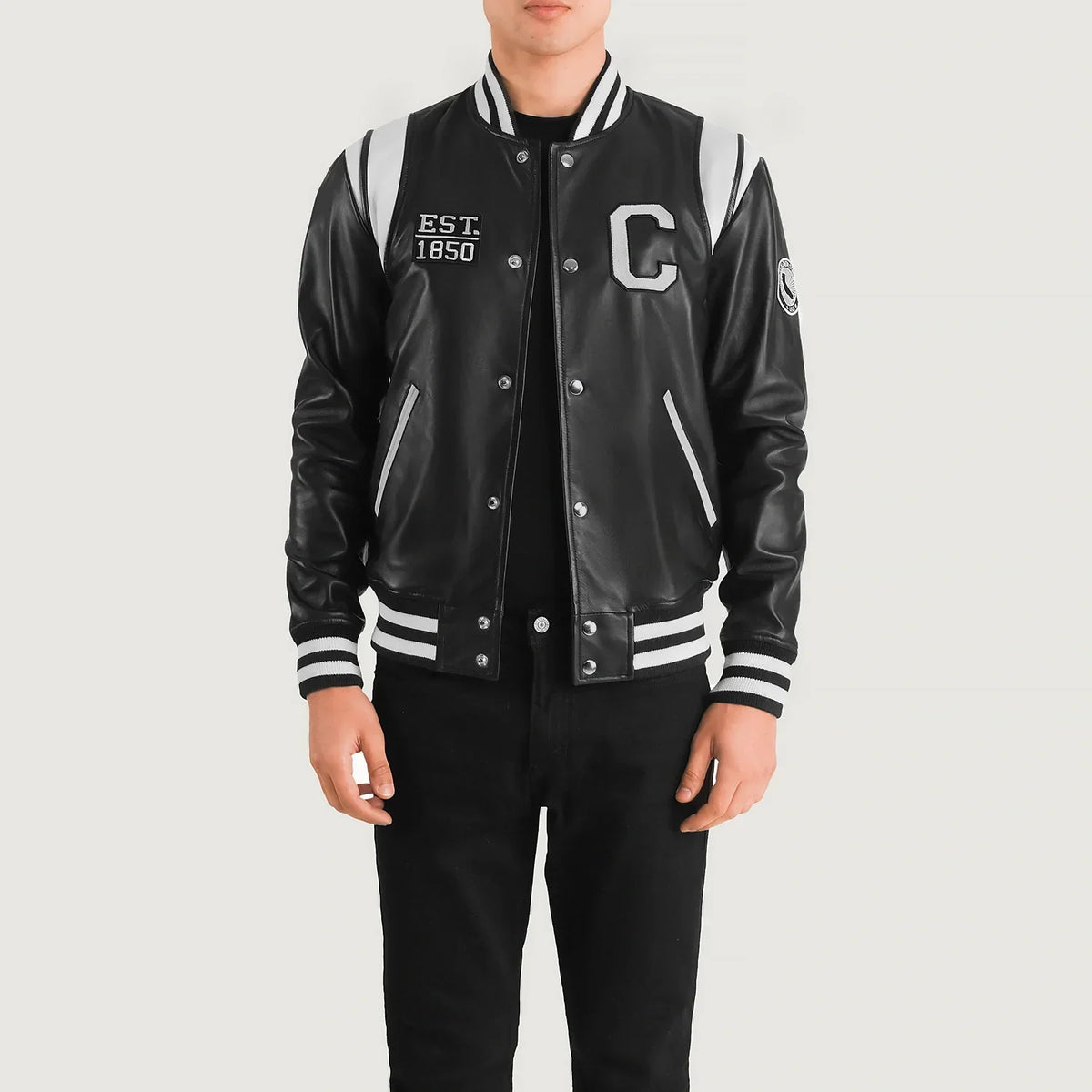 
Liberte California Schwarz Leather Varsity Lederjacke für Herren - Vorderansicht & maßgeschneiderte Silhouette | Online Kaufen
