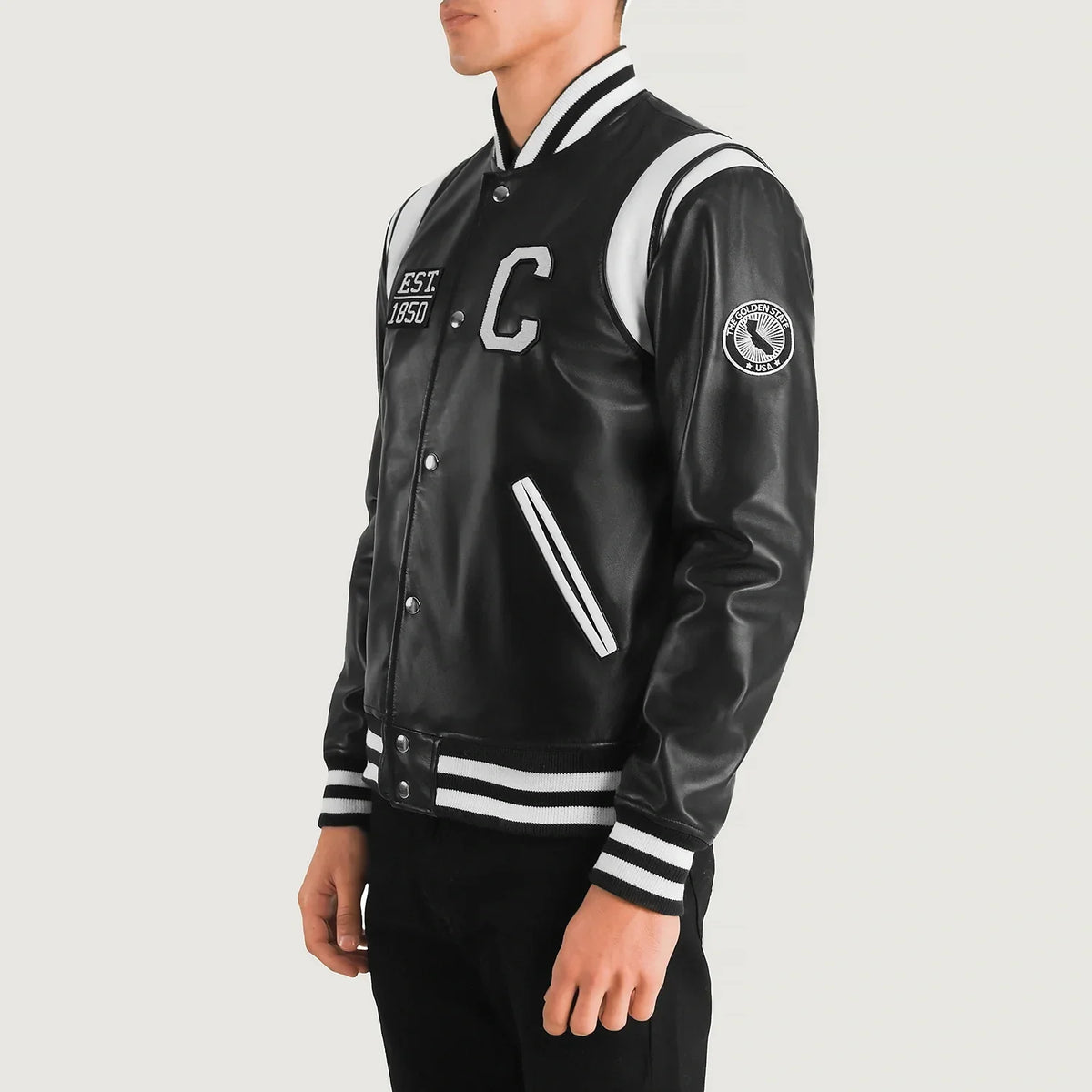 
Liberte California Schwarz Leather Varsity Lederjacke für Herren - Rückansicht mit passgenauen Schultern & sauberem Saum