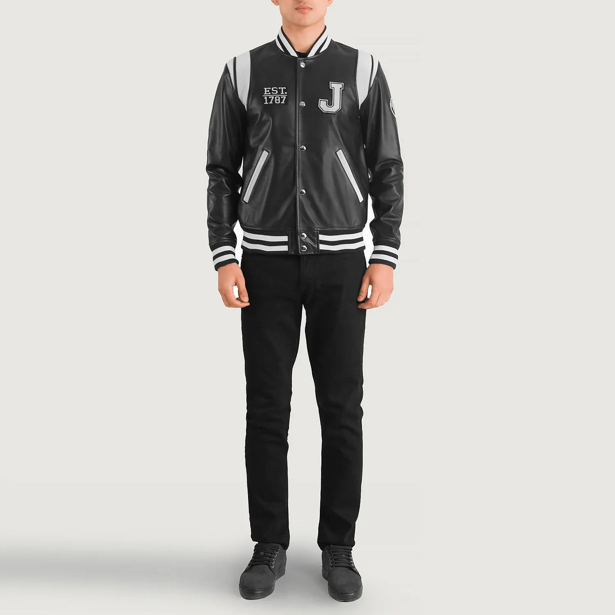 
Liberte New Jersey Schwarz Leather Varsity Lederjacke für Herren - Seitenansicht mit ergonomischem Ärmelschnitt & sportlicher Passform