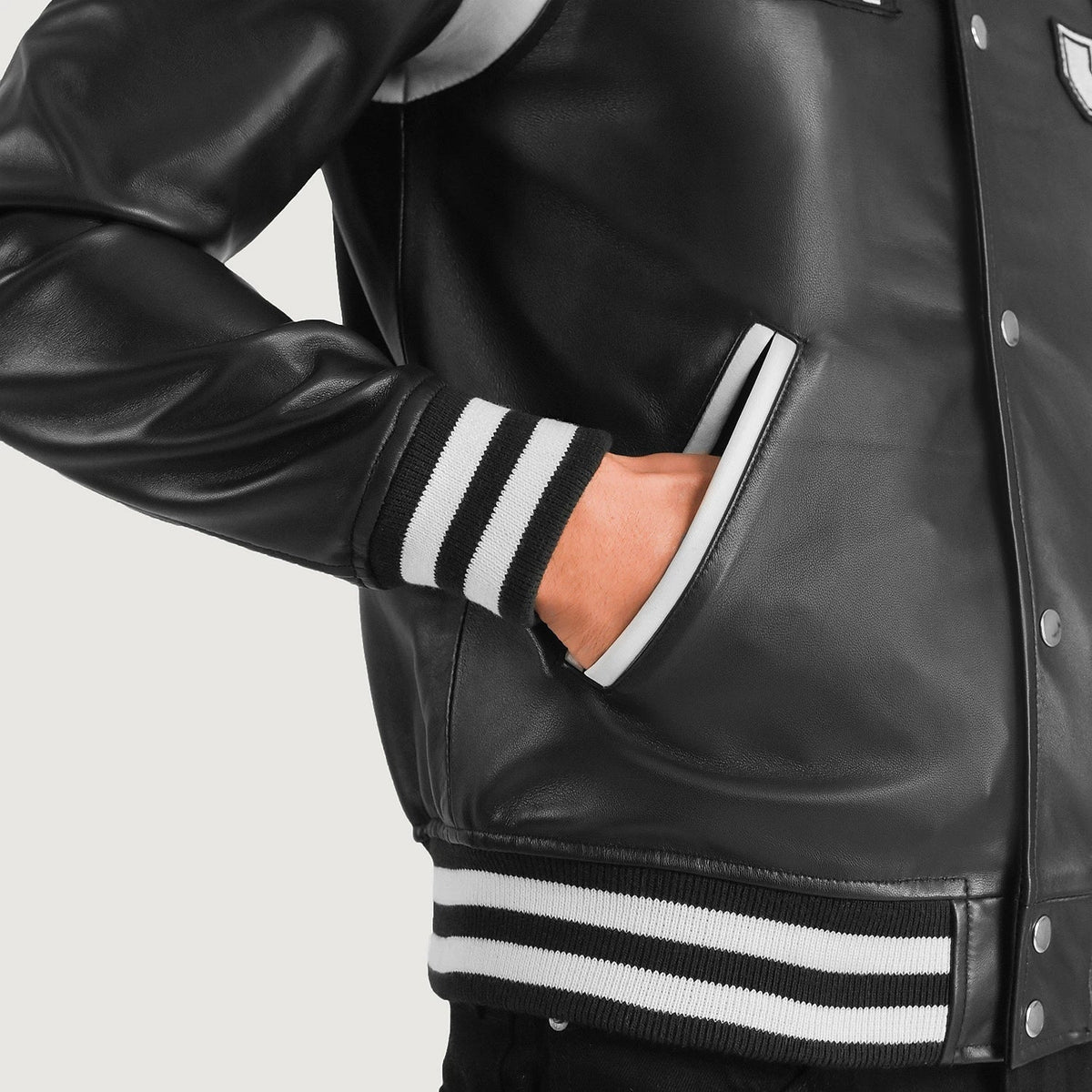 
Innenansicht Showing Quilted Polyester Lining & Zwei funktionale Innentaschen