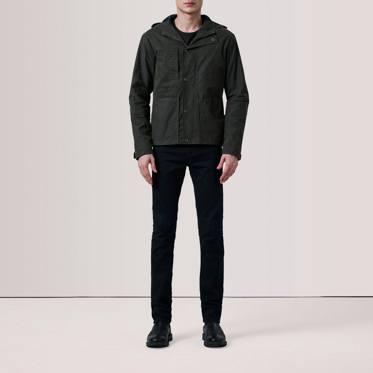 Olive Waxed Cotton Canvas Hooded Jacket - Rückansicht mit passgenauen Schultern &amp; sauberem Saum