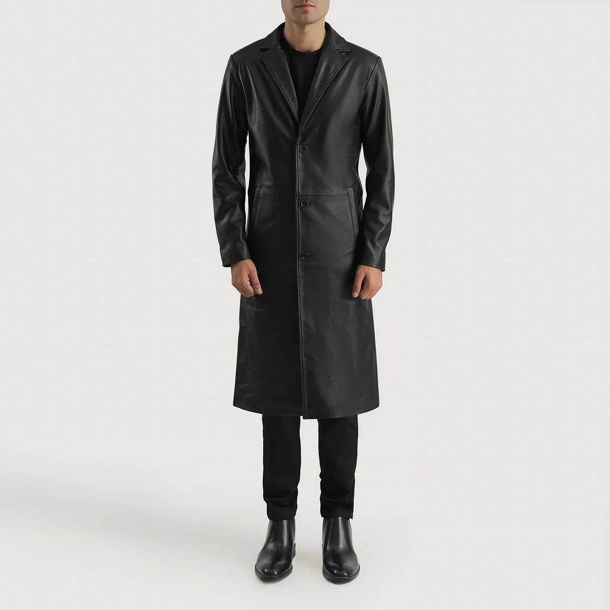 Mateo Black Leather Single Breasted Coat - Seitenansicht mit ergonomischem Ärmelschnitt