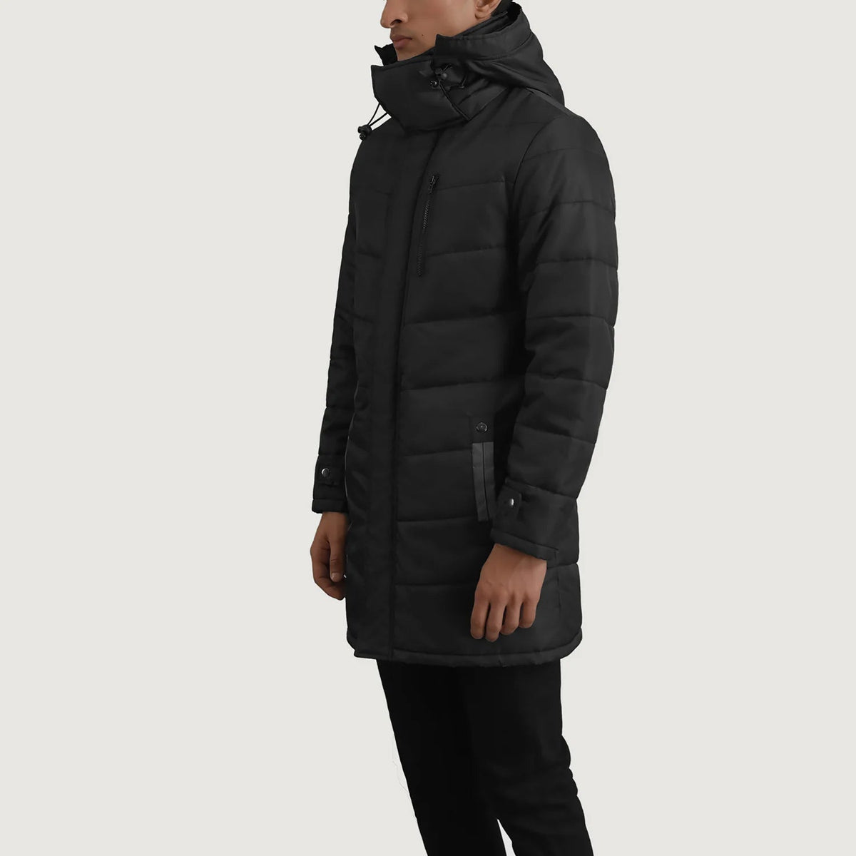 
Black Full-Grain Leather Hooded Jacket - Rückansicht mit passgenauen Schultern & sauberem Saum