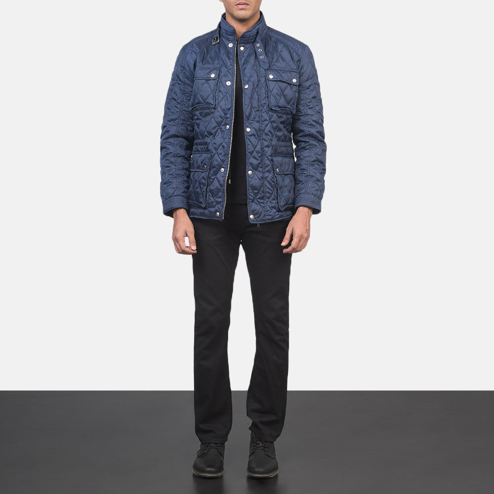 Detailansicht of Belted Band &amp; Zipper with Front Button Flap Hardware on Men's Nelson Gesteppt Blau Windbreaker Lederjacke für Herren
