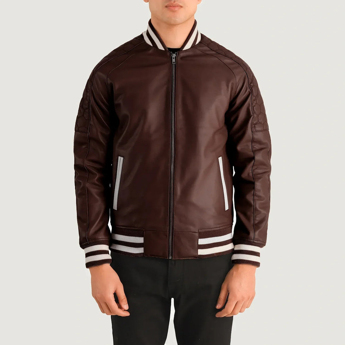 Detailansicht of Varsity collar &amp; Zipper Hardware on Pascal Kastanienbraun Leather Varsity Lederjacke für Herren