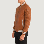 Tan Brown Sheepskin Leather Varsity Jacket - Rückansicht mit passgenauen Schultern &amp; sauberem Saum