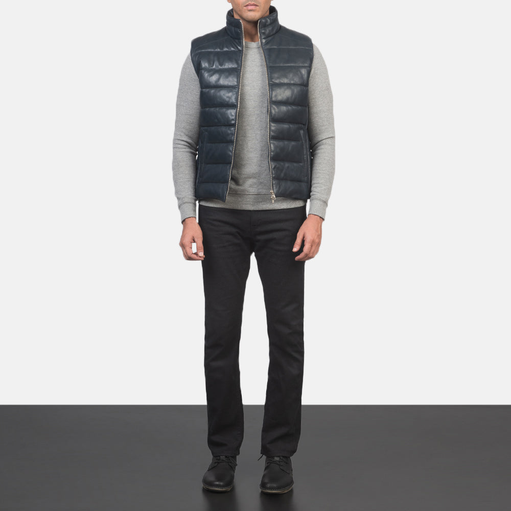 
Reeves Blau Leather Steppweste für Herren - Seitenansicht mit ergonomischem Ärmelschnitt & sportlicher Passform