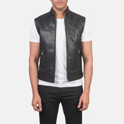 
Roland Schwarz Leather Biker Vest für Herren in Black Cowhide &Amp; Sheepskin Leather - Vorderansicht & maßgeschneiderte Silhouette | Online Kaufen