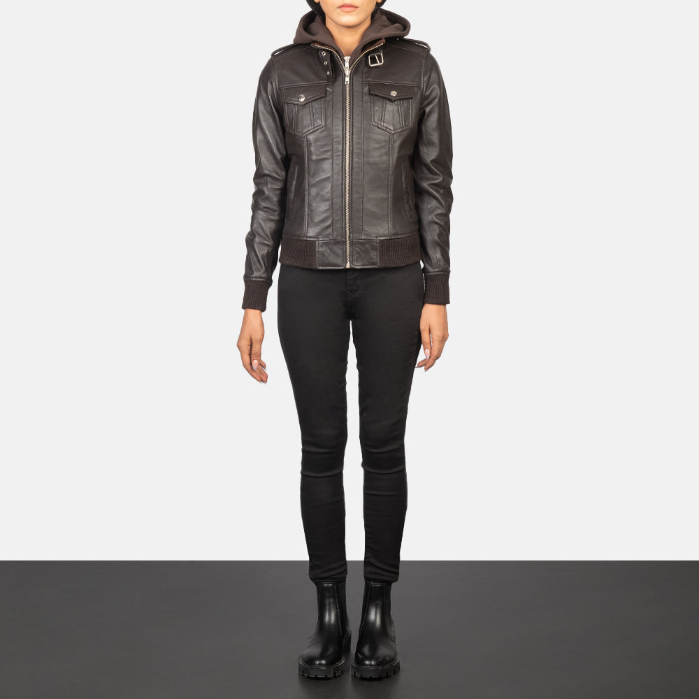 Women's Roslyn Brown Hooded Leather Bomber Jacket - Seitenansicht mit ergonomischem Ärmelschnitt