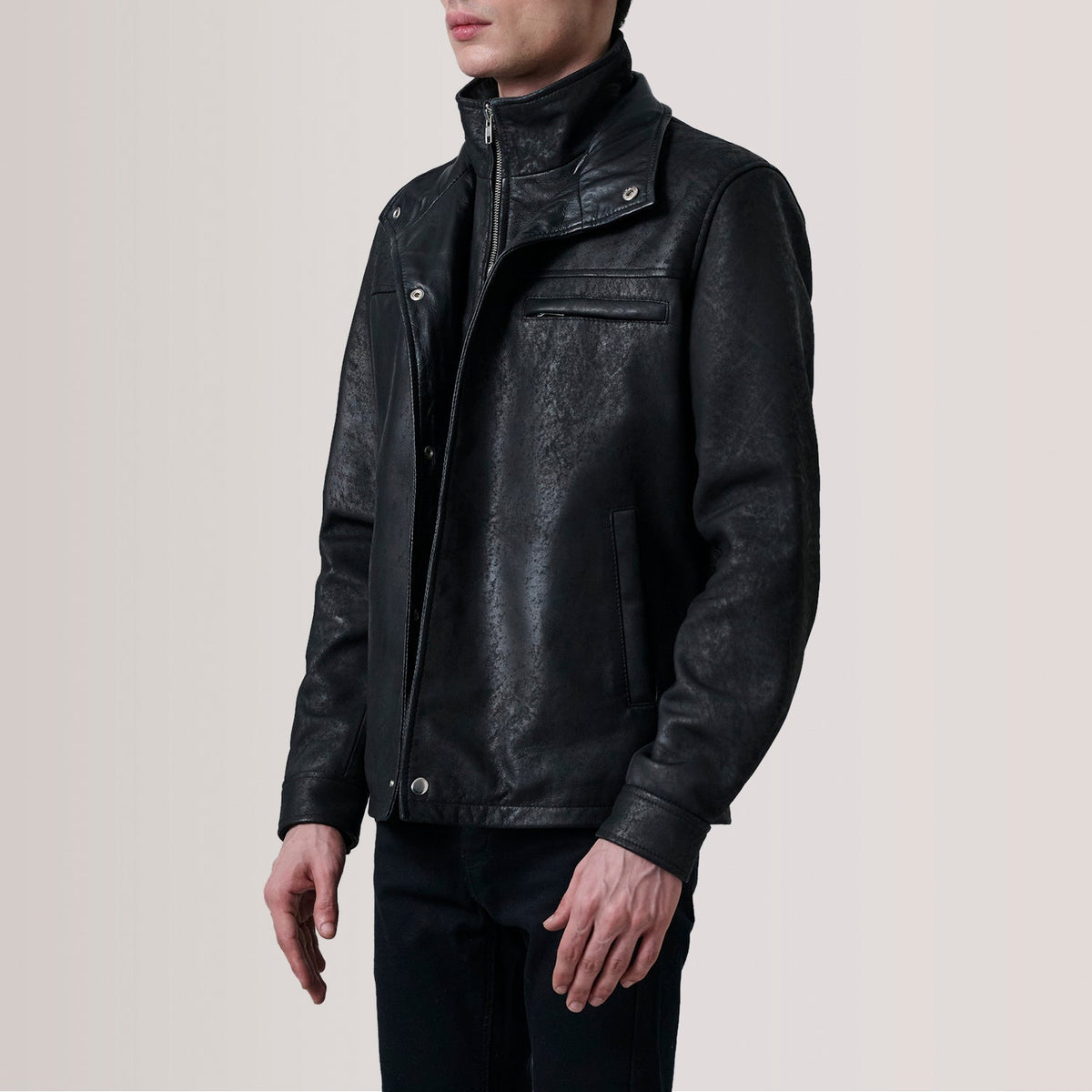 Sean Schwarz Snuffed Classic Lederjacke für Herren For Men - Seitenansicht mit ergonomischem Ärmelschnitt