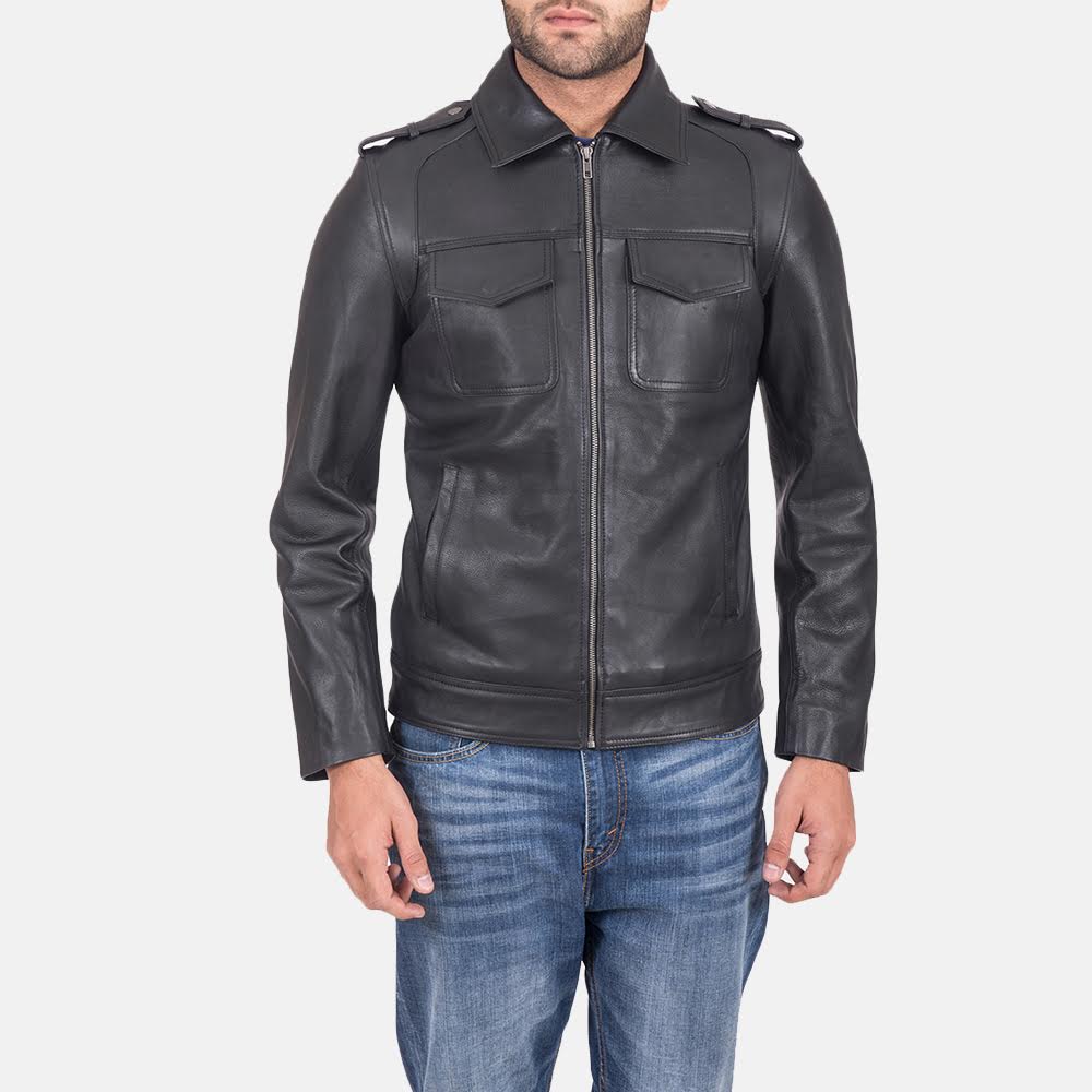 
Sergeant Schwarz Lederjacke für Herren in Black Calfskin Leather - Vorderansicht & maßgeschneiderte Silhouette | Online Kaufen