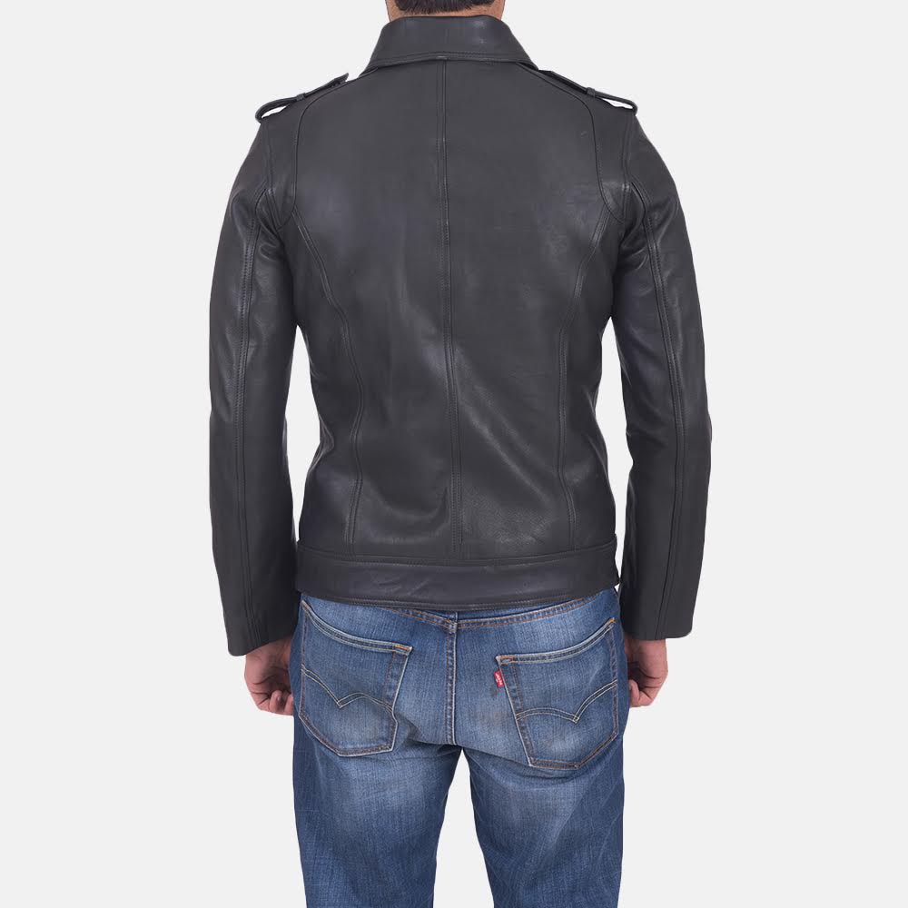 
Sergeant Schwarz Lederjacke für Herren - Seitenansicht mit ergonomischem Ärmelschnitt & sportlicher Passform