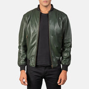 Men's Shane Army Green Leather Bomber Jacket in Green Sheepskin Leather - Vorderansicht &amp; maßgeschneiderte Silhouette | Online Kaufen