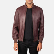 Men's Shane Kastanienbraun Leder-Bomberjacke für Herren in Maroon Sheepskin Leather - Vorderansicht &amp; maßgeschneiderte Silhouette | Online Kaufen