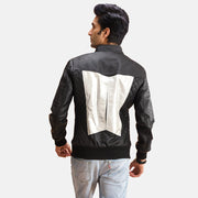 Spade Silver Schwarz Leder-Bomberjacke für Herren - Seitenansicht mit ergonomischem Ärmelschnitt