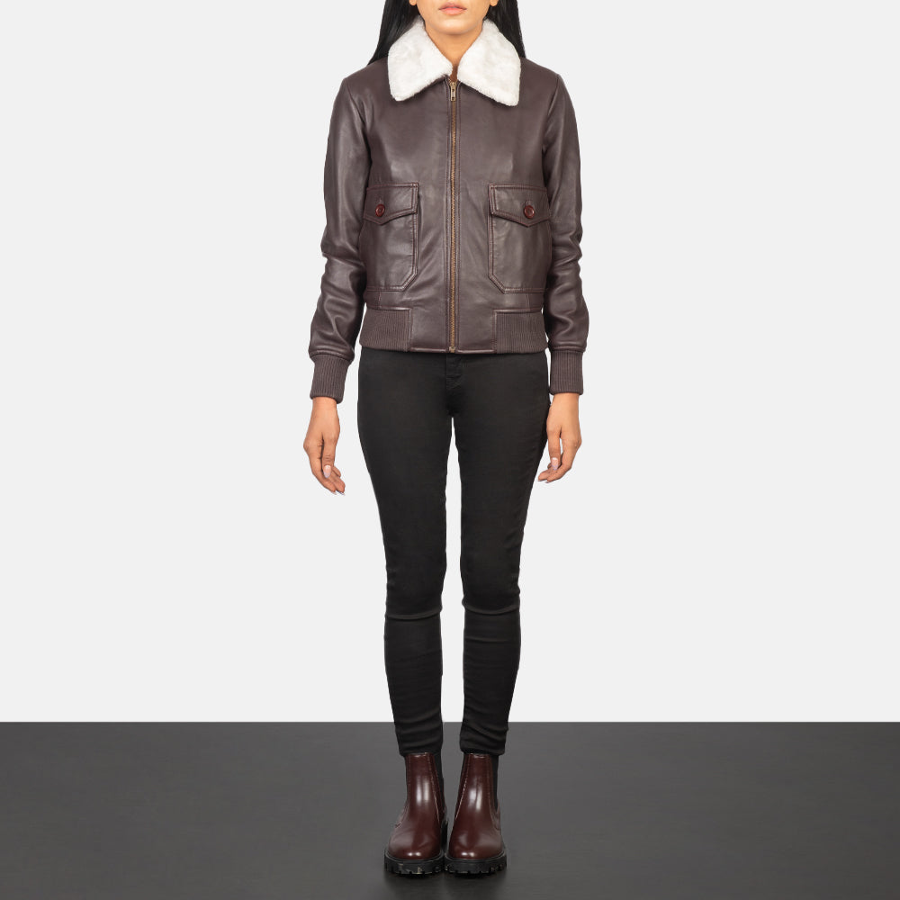 Women's Stella G-1 Maroon Leather Bomber Jacket - Seitenansicht mit ergonomischem Ärmelschnitt