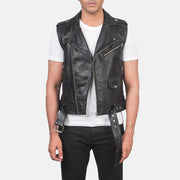 
Sullivan Schwarz Leather Biker Vest für Herren in Black Cowhide Leather - Vorderansicht & maßgeschneiderte Silhouette | Online Kaufen