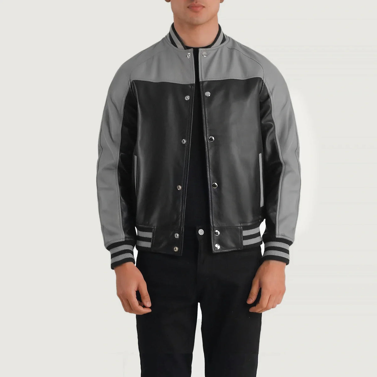 
Terrance Black & Red Leather Varsity Jacket in Black & Red Sheepskin Leather - Vorderansicht & maßgeschneiderte Silhouette | Online Kaufen