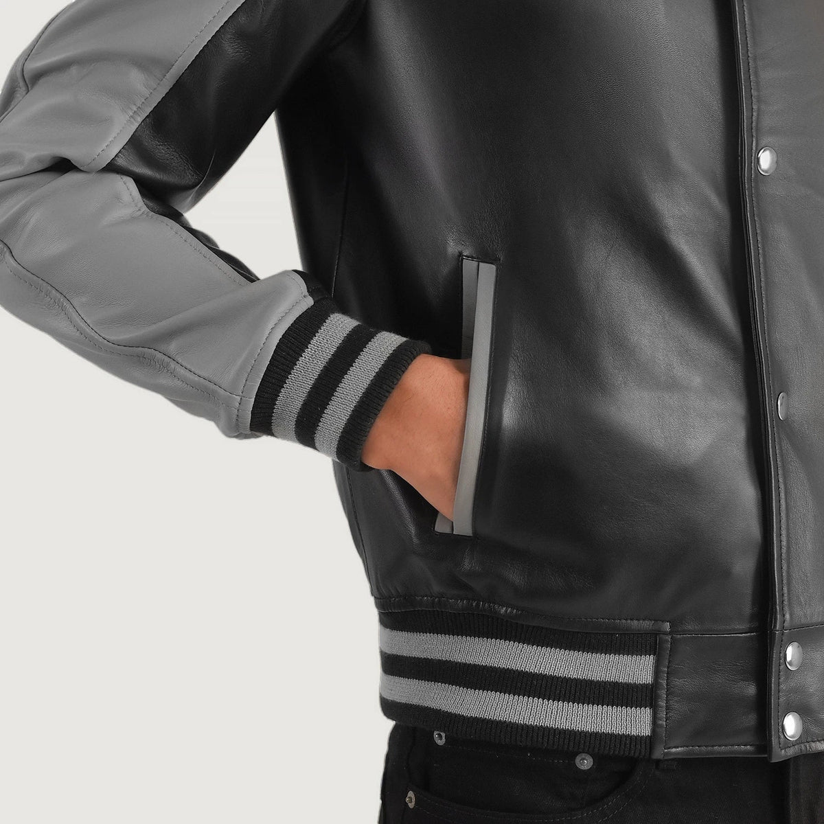 
Innenansicht Showing Quilted Polyester Lining & Zwei funktionale Innentaschen
