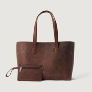 
The Bianca Vintage Distressed Brown Leather Tote Bag For Women in Distressed Brown Full-Grain Leather - Full Exterior Vorderansicht & maßgeschneiderte Silhouette | Online Kaufen