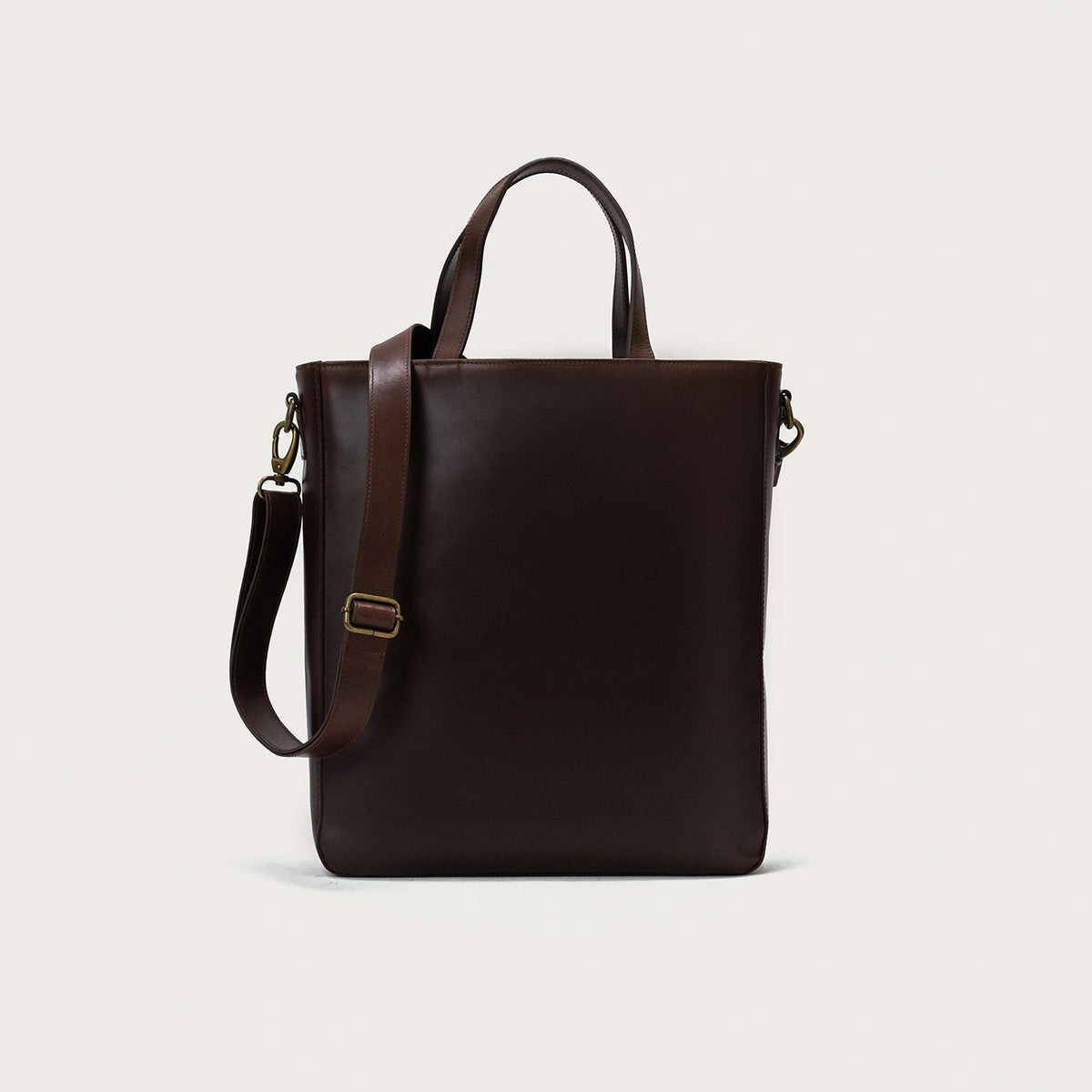 
The Poet Vintage Brown Leather Tote Bag For Men & Women in Vintage Brown Full-Grain Leather - Full Exterior Vorderansicht & maßgeschneiderte Silhouette | Online Kaufen