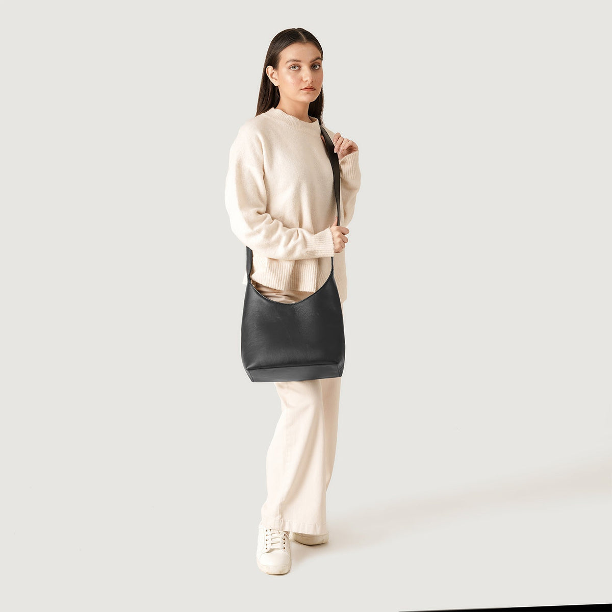 
The Stefani Leather Hobo Bag – alternate product view 9