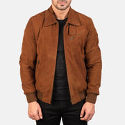 Men's Tomchi Hellbraun Suede Lederjacke für Herren in Brown Goatskin Suede - Vorderansicht &amp; maßgeschneiderte Silhouette | Online Kaufen