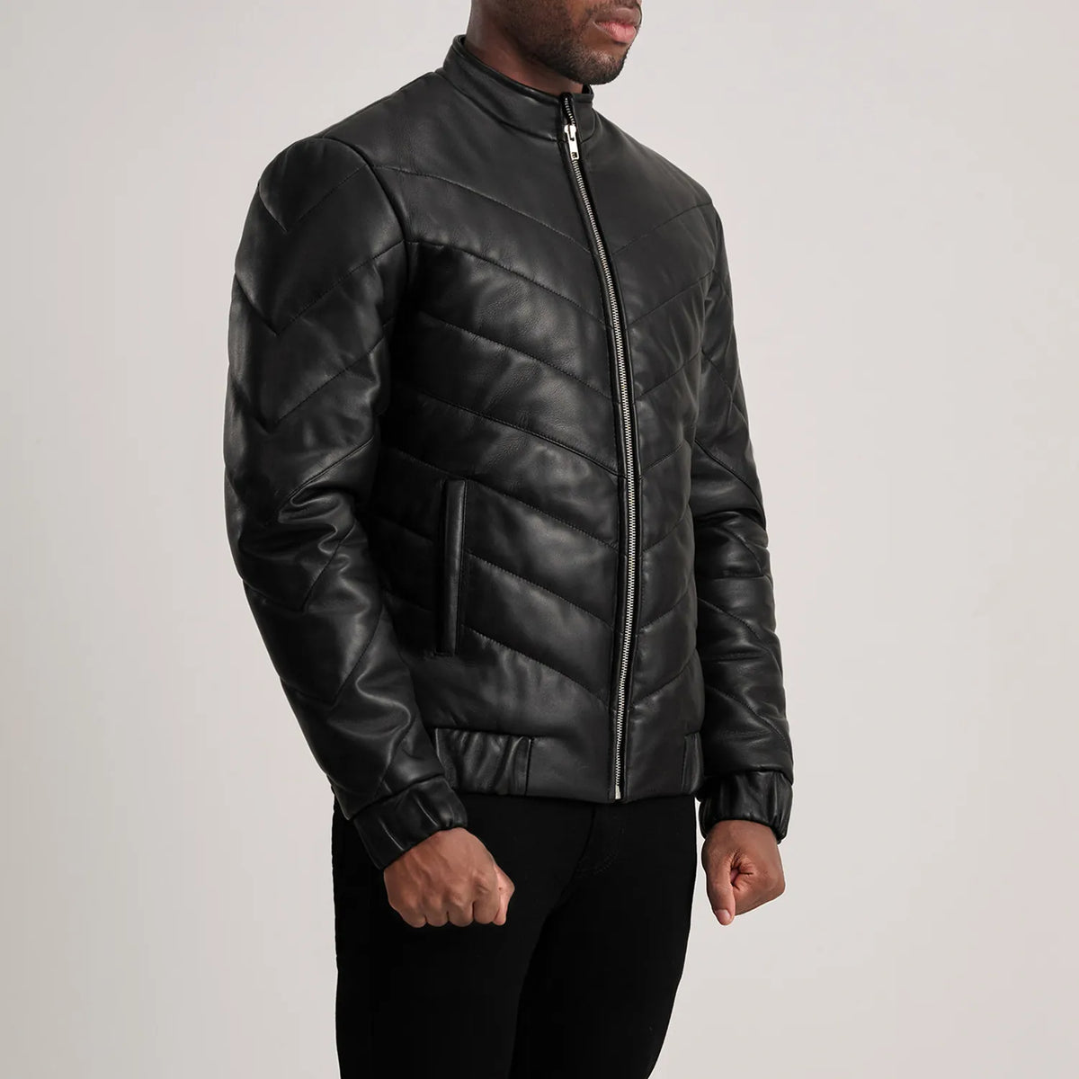 Black Sheepskin Leather Puffer Jacket - Rückansicht mit passgenauen Schultern &amp; sauberem Saum