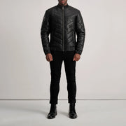 Travis Black Leather Puffer Jacket - Seitenansicht mit ergonomischem Ärmelschnitt