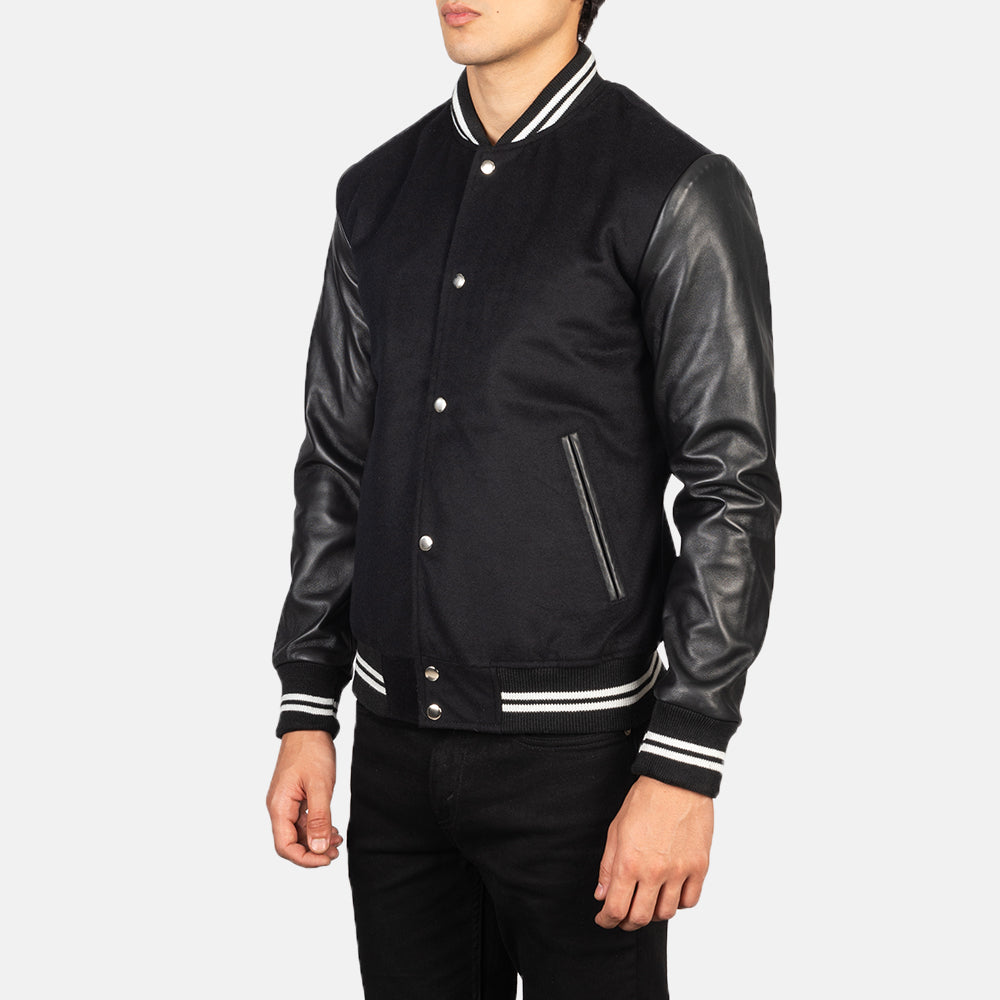 Black Sheepskin Leather Varsity Jacket - Rückansicht mit passgenauen Schultern &amp; sauberem Saum