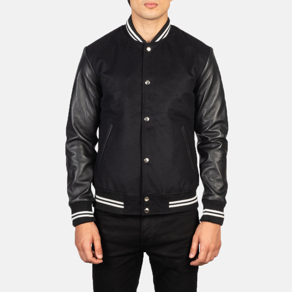 Detailansicht of Varsity &amp; Snap Buttons Hardware on Men's Vaxton Schwarz Striped Hybrid Varsity Lederjacke für Herren