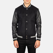 Detailansicht of Varsity &amp; Snap Buttons Hardware on Men's Vaxton Schwarz Striped Hybrid Varsity Lederjacke für Herren