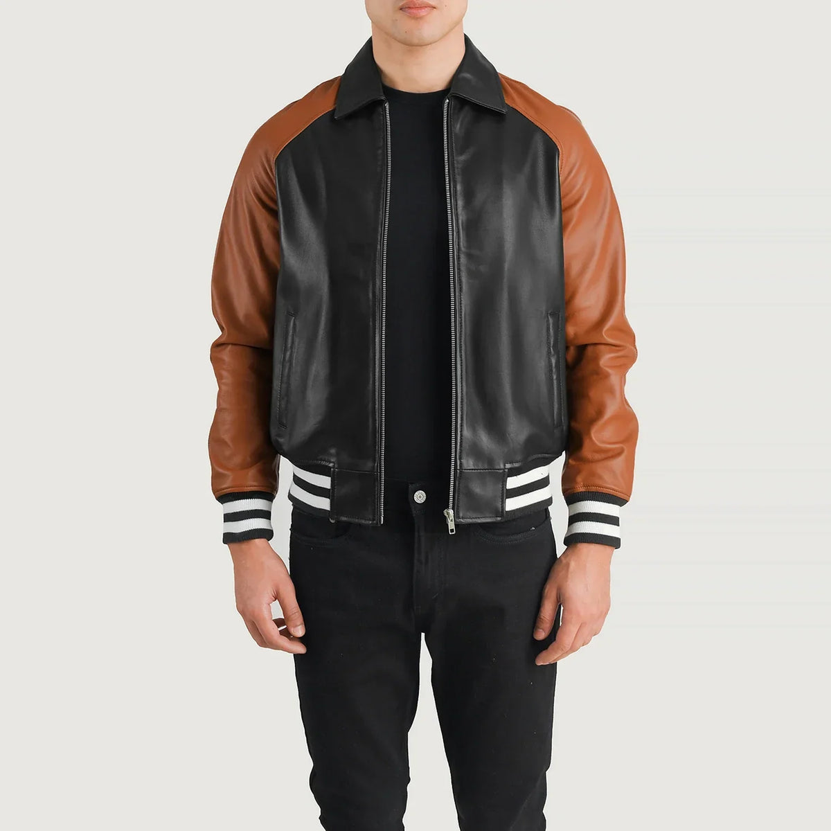 
Walton Blue Leather Varsity Jacket in Blue Sheepskin Leather - Vorderansicht & maßgeschneiderte Silhouette | Online Kaufen