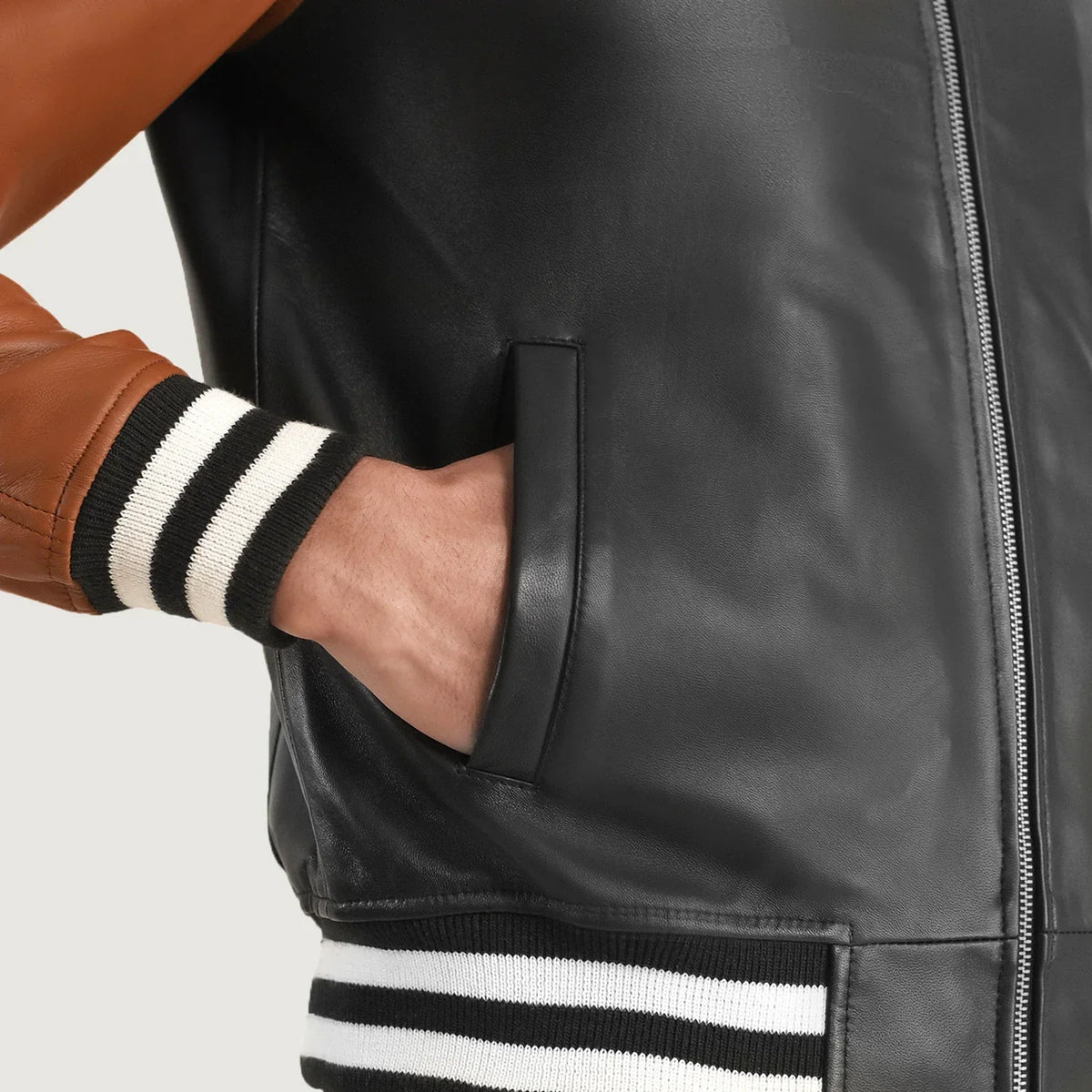 
Innenansicht Showing Quilted Polyester Lining & Zwei funktionale Innentaschen