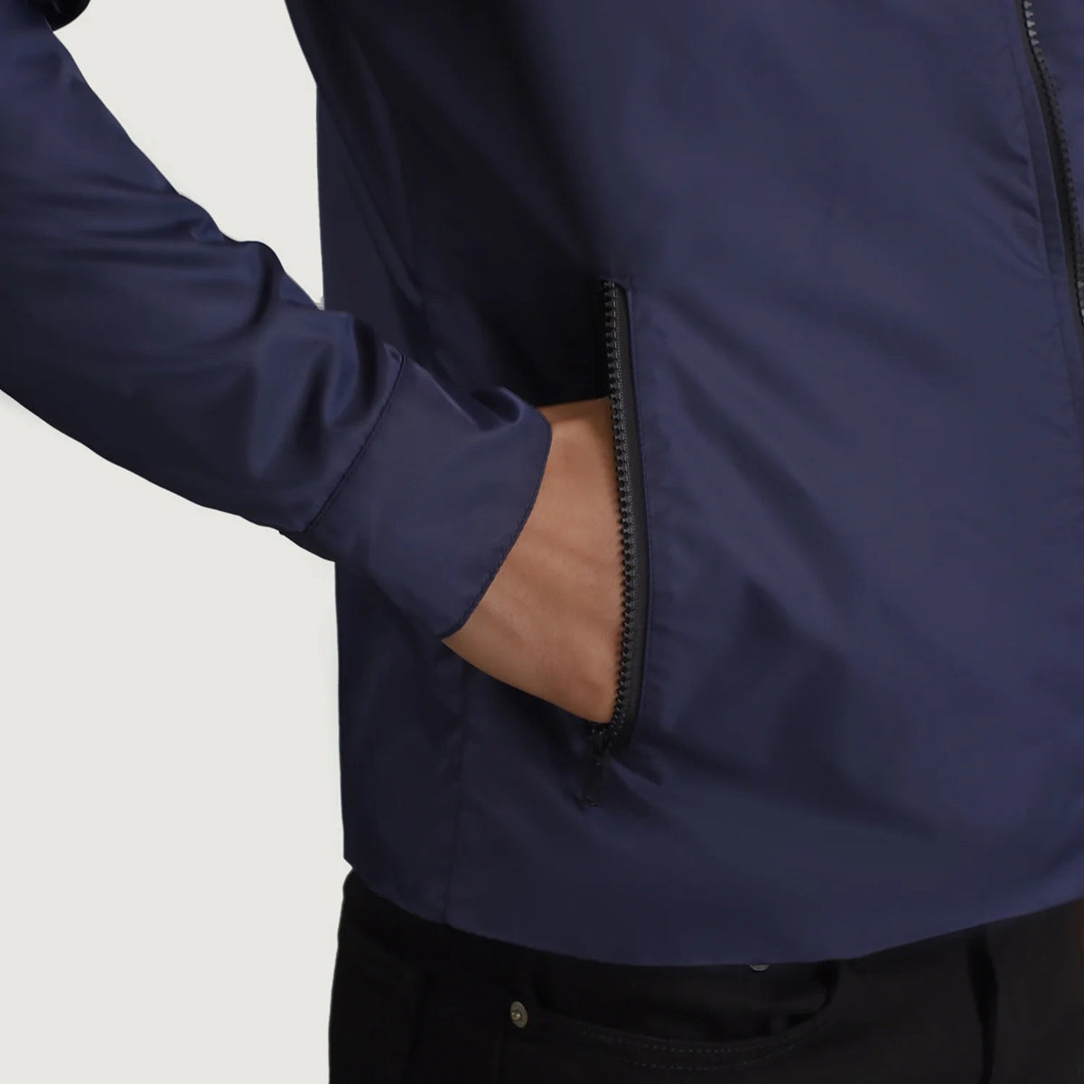 
Innenansicht Showing Quilted Viscose Lining & Zwei funktionale Innentaschen