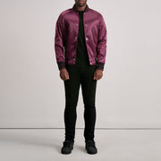 Detailansicht of Varsity &amp; Button Hardware on Xander Kastanienbraun Varsity Lederjacke für Herren